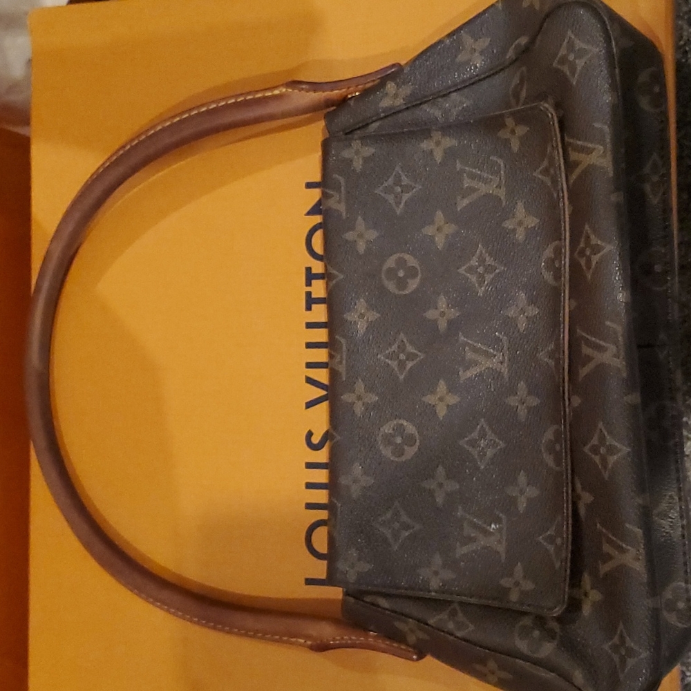 Louis Vuitton Mini Looping - Picture 1 of 5